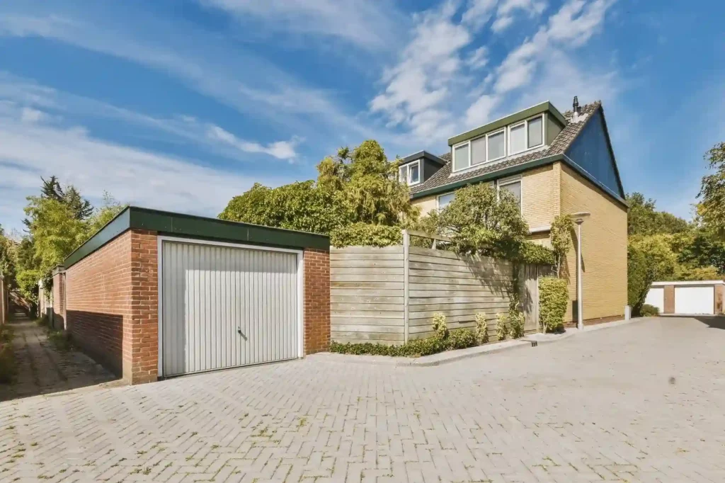 Garagentür-Öffnung ohne Schäden – Professionelle Garagenöffnung in Lüdenscheid